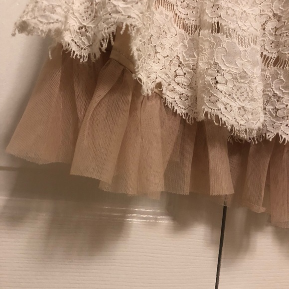 Cute lace dress, with high collar - Picture 3 of 6